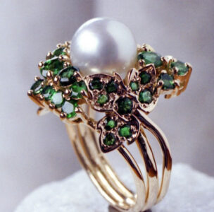 South-Sea-Pearl-Emerald-Ring-3-2