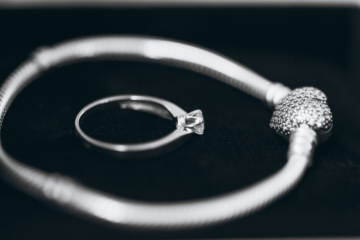 tension-setting diamond ring